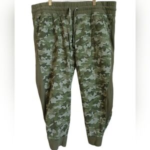 Time and Tru Green Sweatpants Joggers